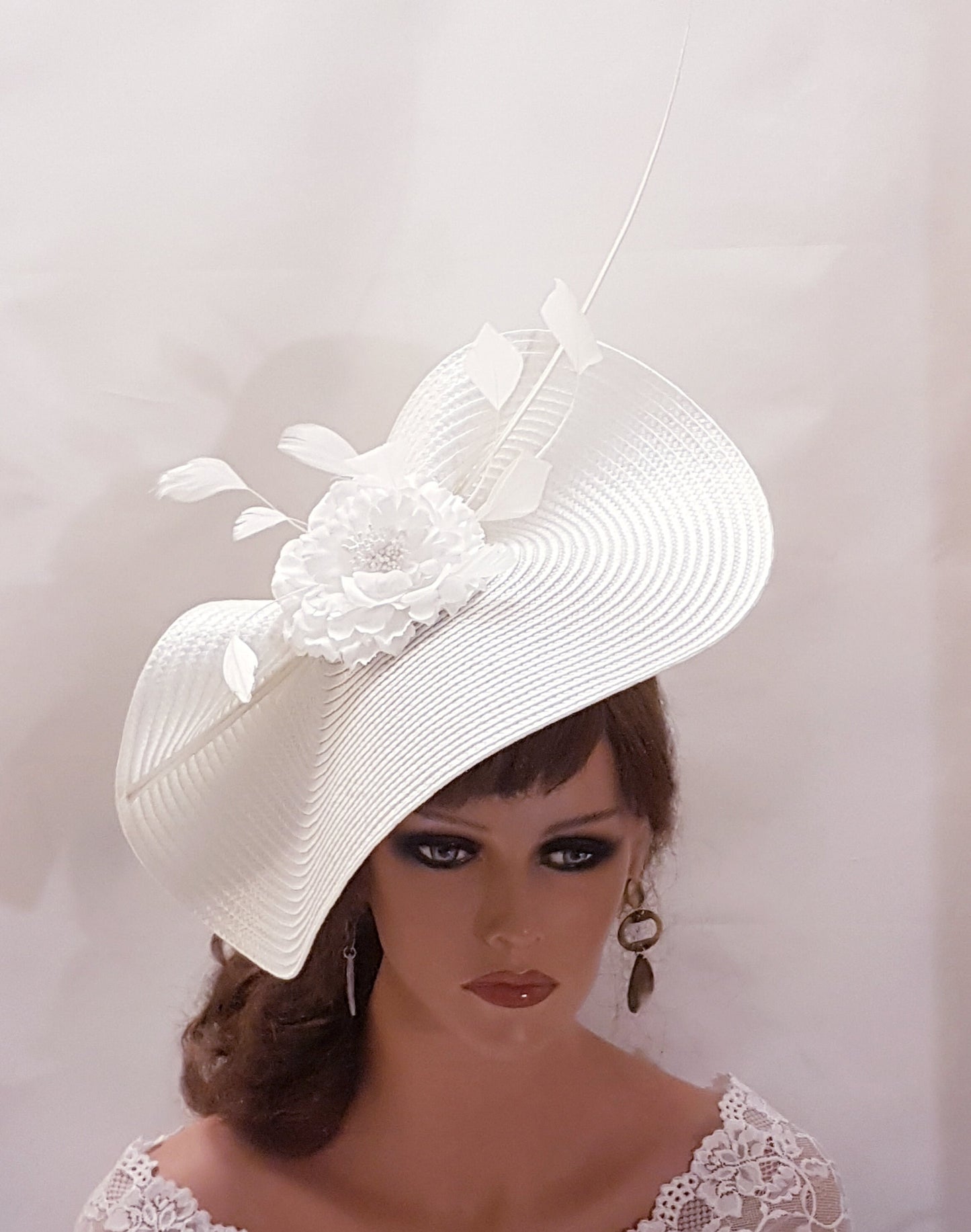White fascinator large saucer hatinator Quil Floral Church Derby Ascot Race Wedding TeaParty hat Mother of Bride/Groom Hatinator
