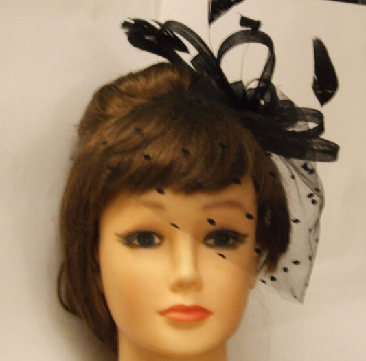 Vintage 1940s-50s Black mini tulle veil Fascinator, wedding  Feather Fascinator,ladies feather fascinator veil