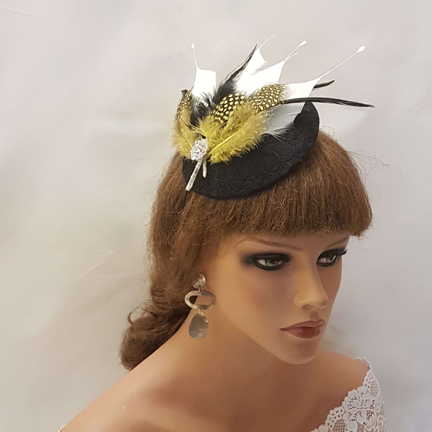 Fascinator nero Cappello in pizzo nero Cappello senape Oro Nero Bianco Cappello con piume Chiesa Ascot Matrimonio TeaParty Corsa Cappello da cocktail Fascinator NERO
