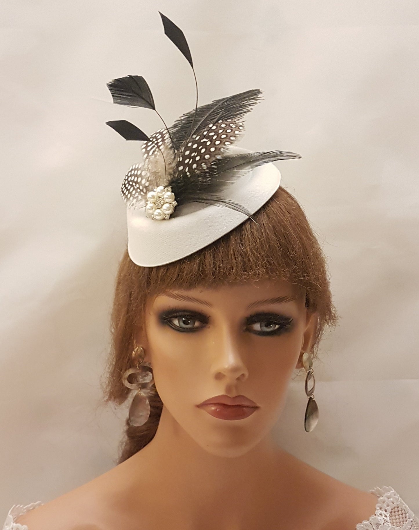 WHITE HAT FASCINATOR 40s 50s #Black & White Hat Fascinator Ostritch Feather Spotty Feather Hat Race Cocktail Ladies day Ascot Hat Fascinator