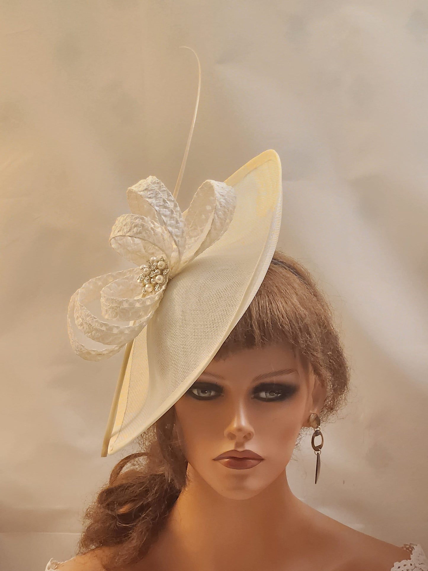 IVORY fascinator large 30 cm Tear drop hatinator Quil Floral Church Derby Ascot Race Wedding TeaParty hat Mother of Bride/Groom Hatinator