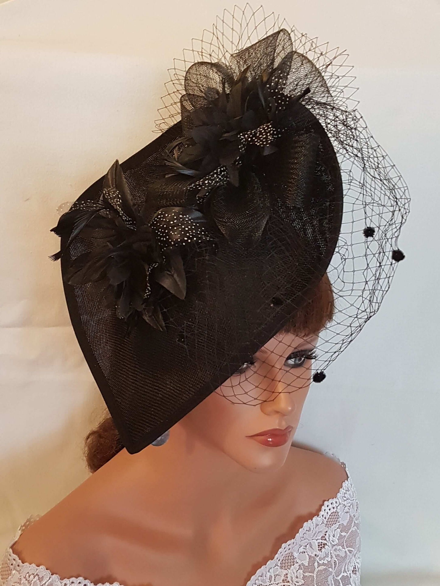 BLACK HAT Fascinator with Silk flowers Feathers Chenille Spot French Netting Veil Wedding Ceremoney Hatinator Cocktail Ascot Hat Fascinator