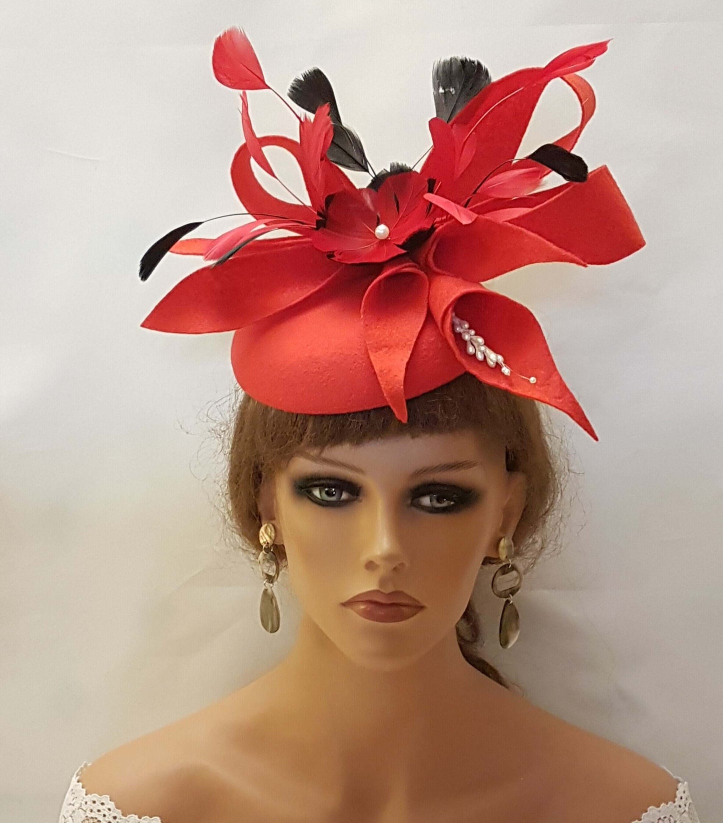 Cappello rosso FASCINATOR Cappello in feltro con piume Fascinator Matrimonio, Cocktail, Chiesa, Occasione speciale, Kentucy Derby Ascot Cappello in feltro Fascinator