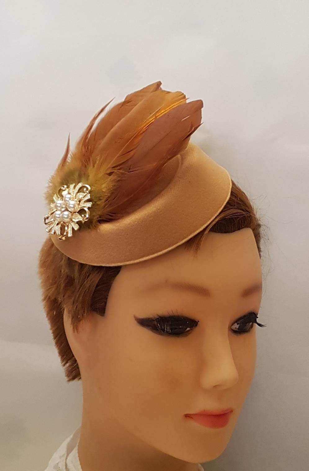 TAN/NUDE FASCINATOR, 40s 50s Tan Hat fascinator #Tan/Nude Feather hat fascinator Race,Cocktail,Ladies day,Ascot hat with Brown feathers
