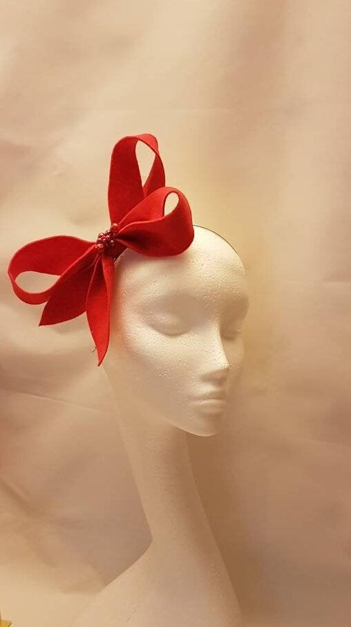 Fascinator Rosso Fascinator in feltro Rosso Blu Viola #fascinator Fascia per capelli Matrimonio Cocktail party Chiesa occasioni speciali fascinator Colore personalizzato