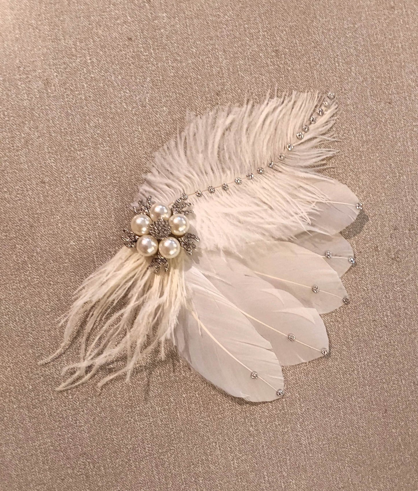 Bridal Hair Clip Bridal Feather Fascinator, Feather Hair Piece, Wedding Hair Accessory, ivory feather hair clip, Bridal feather fascinator