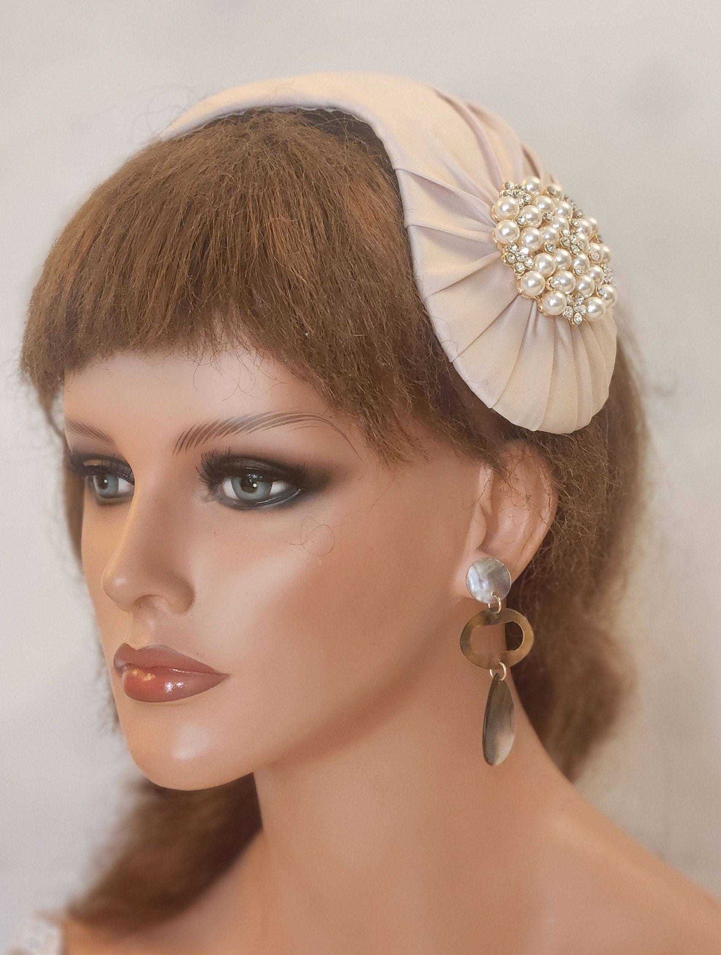 Bridal hat fascinator with pearl and crystal embellishment, vintage style wedding accessory.