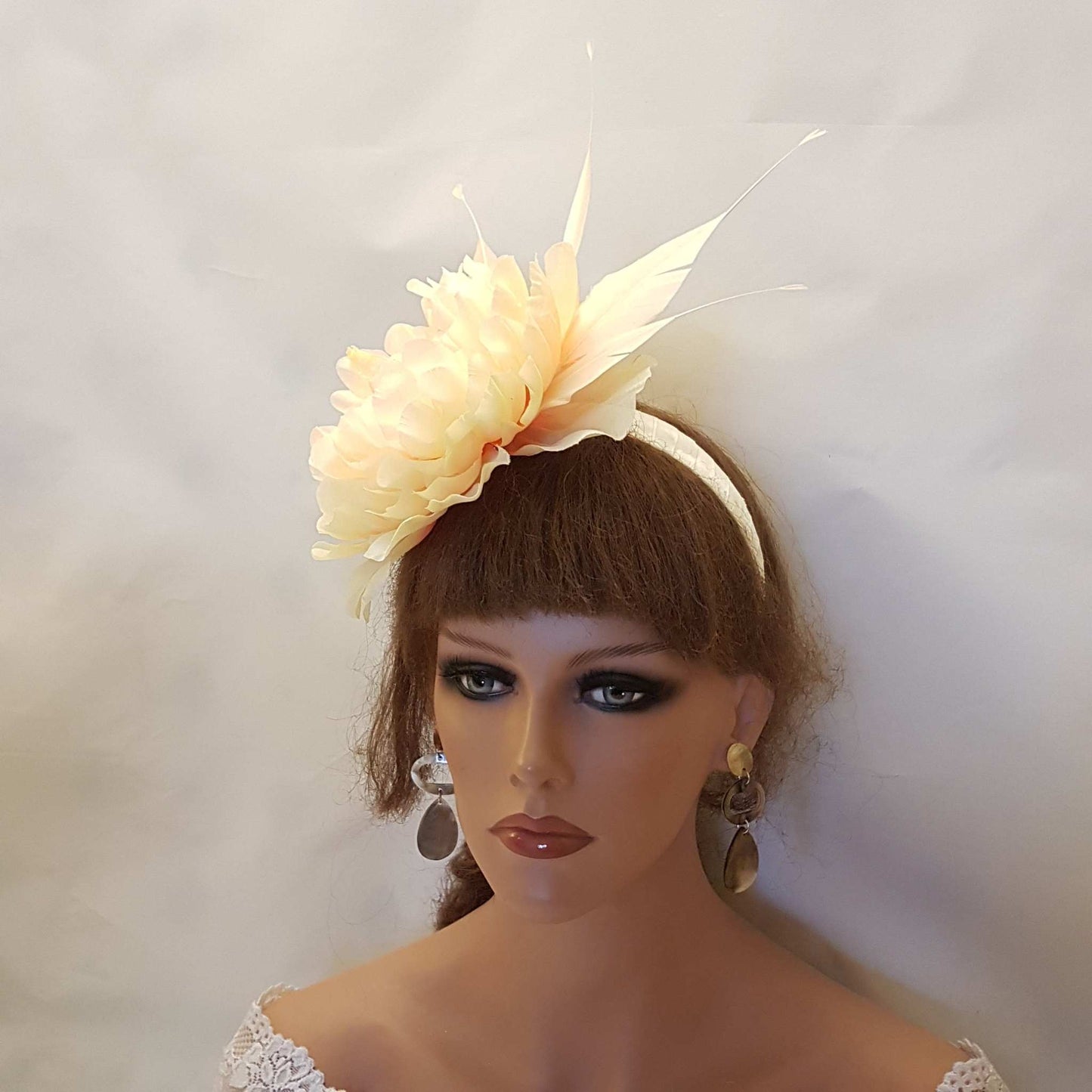 Elegant Floral fascinator headband with Cream/Peach Flower & Feathersj