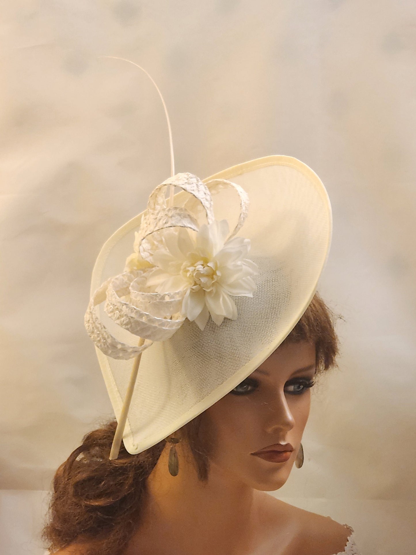 IVORY fascinator large 30 cm Tear drop hatinator Quil Floral Church Derby Ascot Race Wedding TeaParty hat Mother of Bride/Groom Hatinator