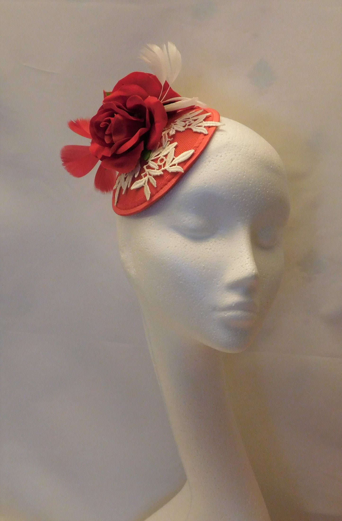 Fascinator hat 40s50s Red Hat fascinator #Red hat fascinator Race,Cocktail hat, Ladies day,Ascot hat Red Rose Floral and feather hathat