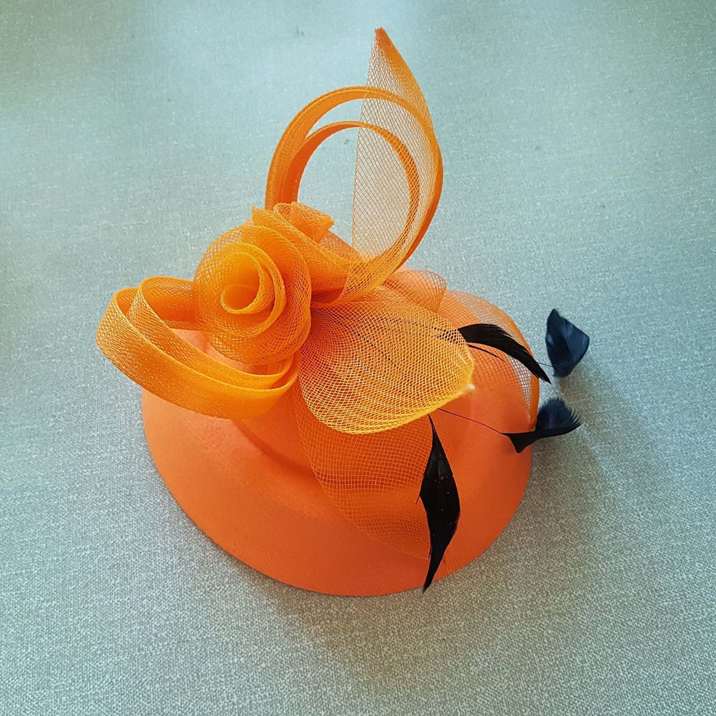 ORANGE FASCINATOR, 40s 50s Orange Hat fascinator # Orange Feather hat fascinator, Race,Cocktail, Ladies day, Ascot hat Feather flower hat