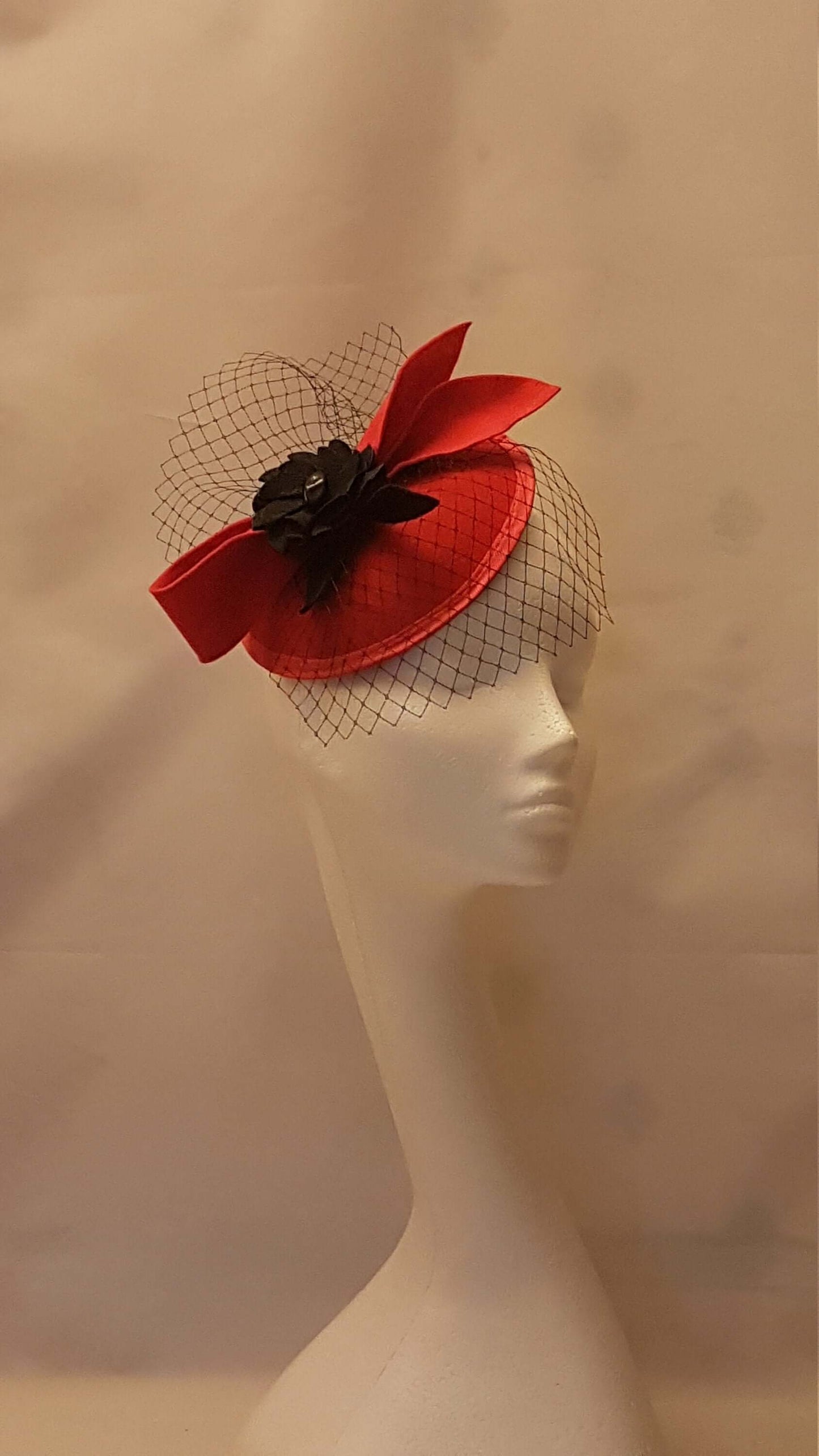 RED & BLACK Birdcage veil Hat with Black,Red felt bow. Wedding, Race,Cocktail,Church hat fascinator