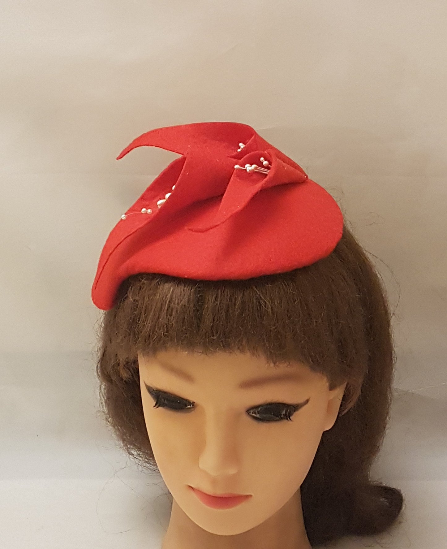 Fascinator Fascinator in feltro rosso # CAPPELLO IN FELTRO ROSSO fascinator Cappello fascinator, matrimonio, Ascot, cocktail, cappello da chiesa fascinator, grande cappello floreale in feltro