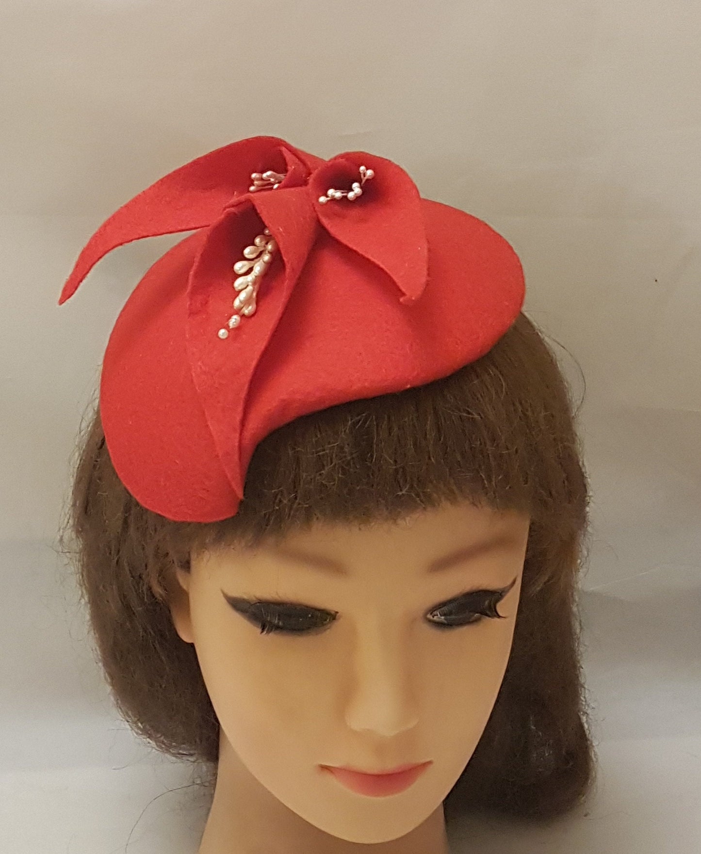 Fascinator Fascinator in feltro rosso # CAPPELLO IN FELTRO ROSSO fascinator Cappello fascinator, matrimonio, Ascot, cocktail, cappello da chiesa fascinator, grande cappello floreale in feltro