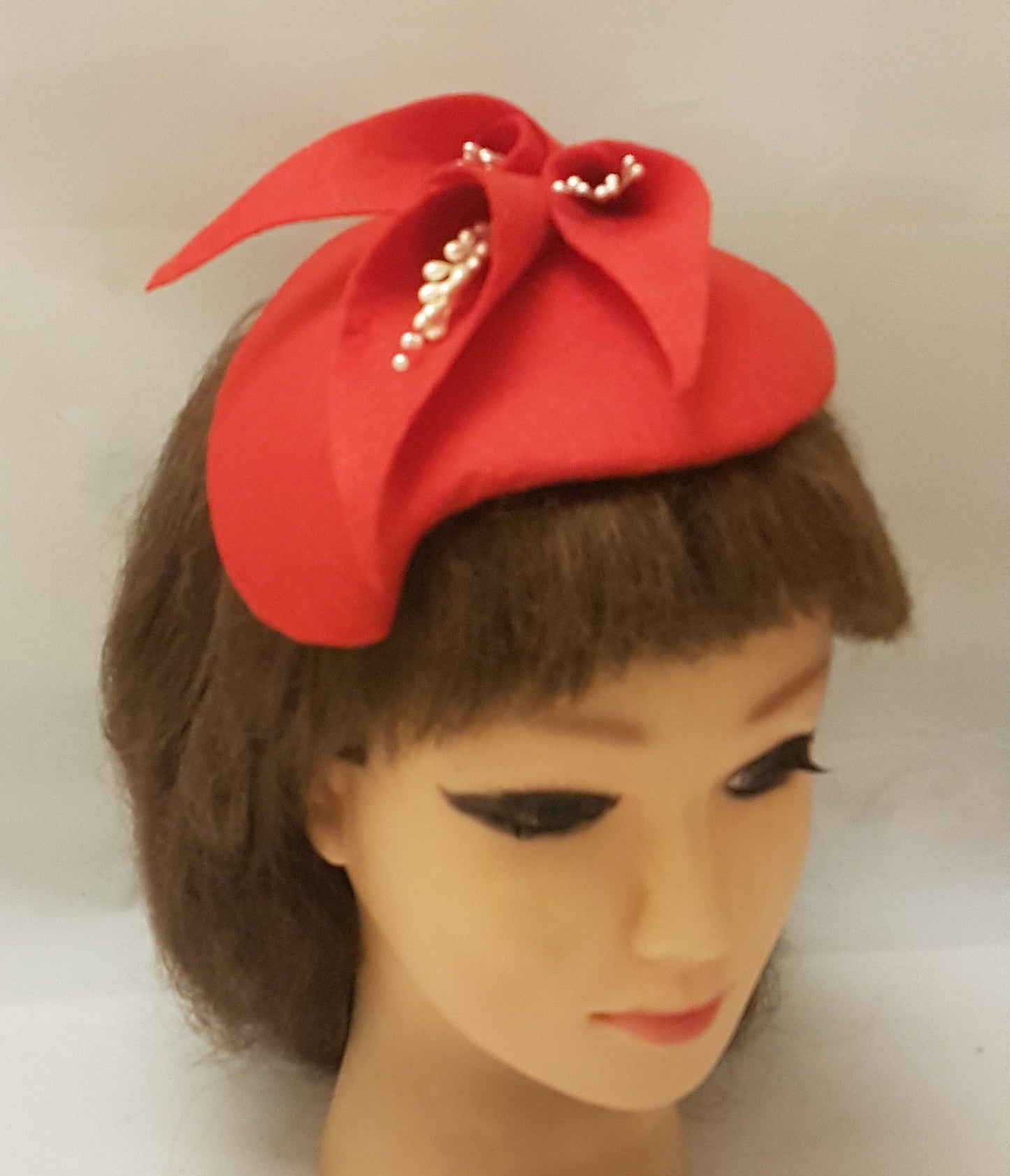 Fascinator Fascinator in feltro rosso # CAPPELLO IN FELTRO ROSSO fascinator Cappello fascinator, matrimonio, Ascot, cocktail, cappello da chiesa fascinator, grande cappello floreale in feltro