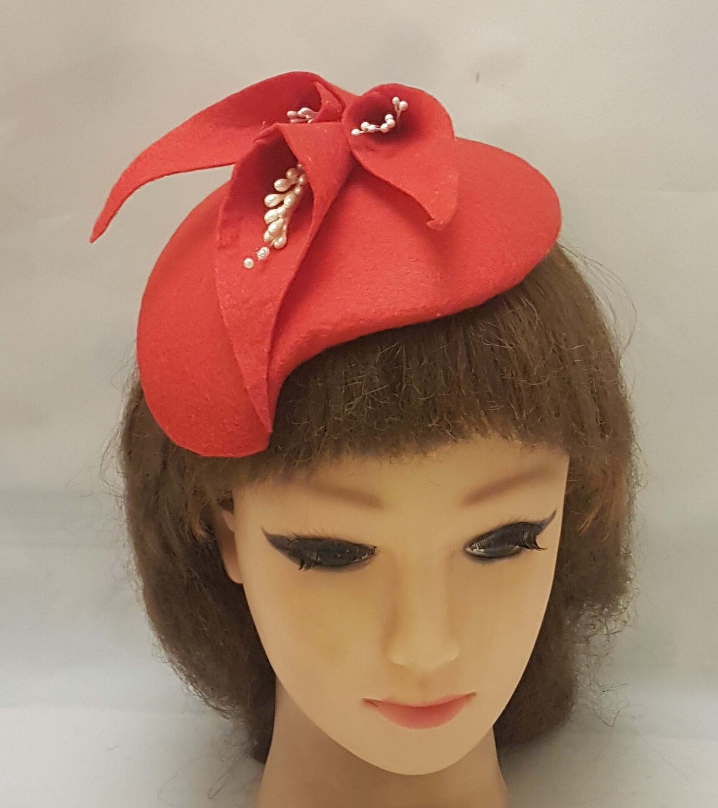 Fascinator Fascinator in feltro rosso # CAPPELLO IN FELTRO ROSSO fascinator Cappello fascinator, matrimonio, Ascot, cocktail, cappello da chiesa fascinator, grande cappello floreale in feltro
