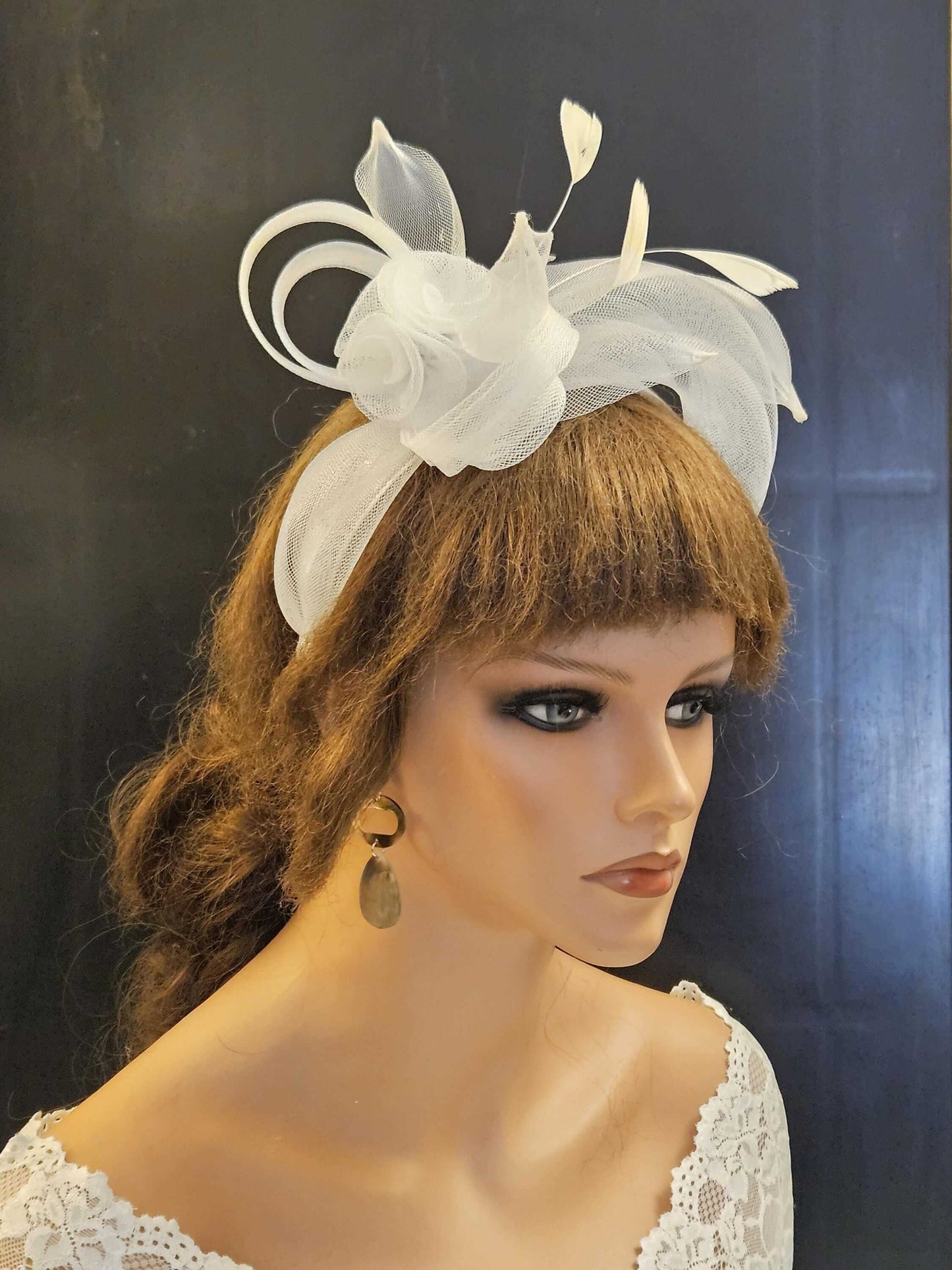 Cerchietto BIANCO Fascinator Perfetto per ogni occasione Cerchietto in crinolina per gare o madre della sposa, copricapo per invitati a matrimoni - EleganceFascinator