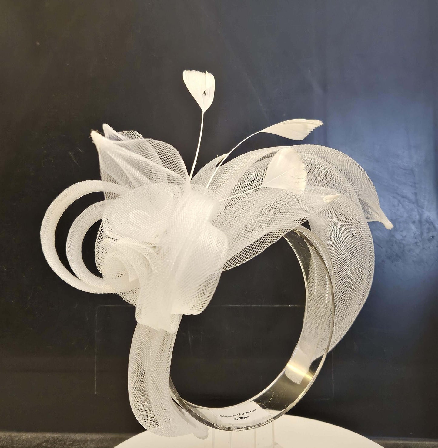 Cerchietto BIANCO Fascinator Perfetto per ogni occasione Cerchietto in crinolina per gare o madre della sposa, copricapo per invitati a matrimoni - EleganceFascinator
