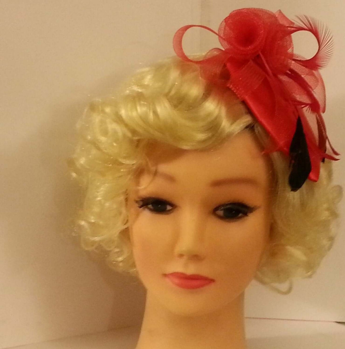 Fascinator hat, 40s 50s #RED Teardrop hat. RED & BLACK feather Fascinator Race, Cocktail party, Prom hat . Wedding feather fascinator