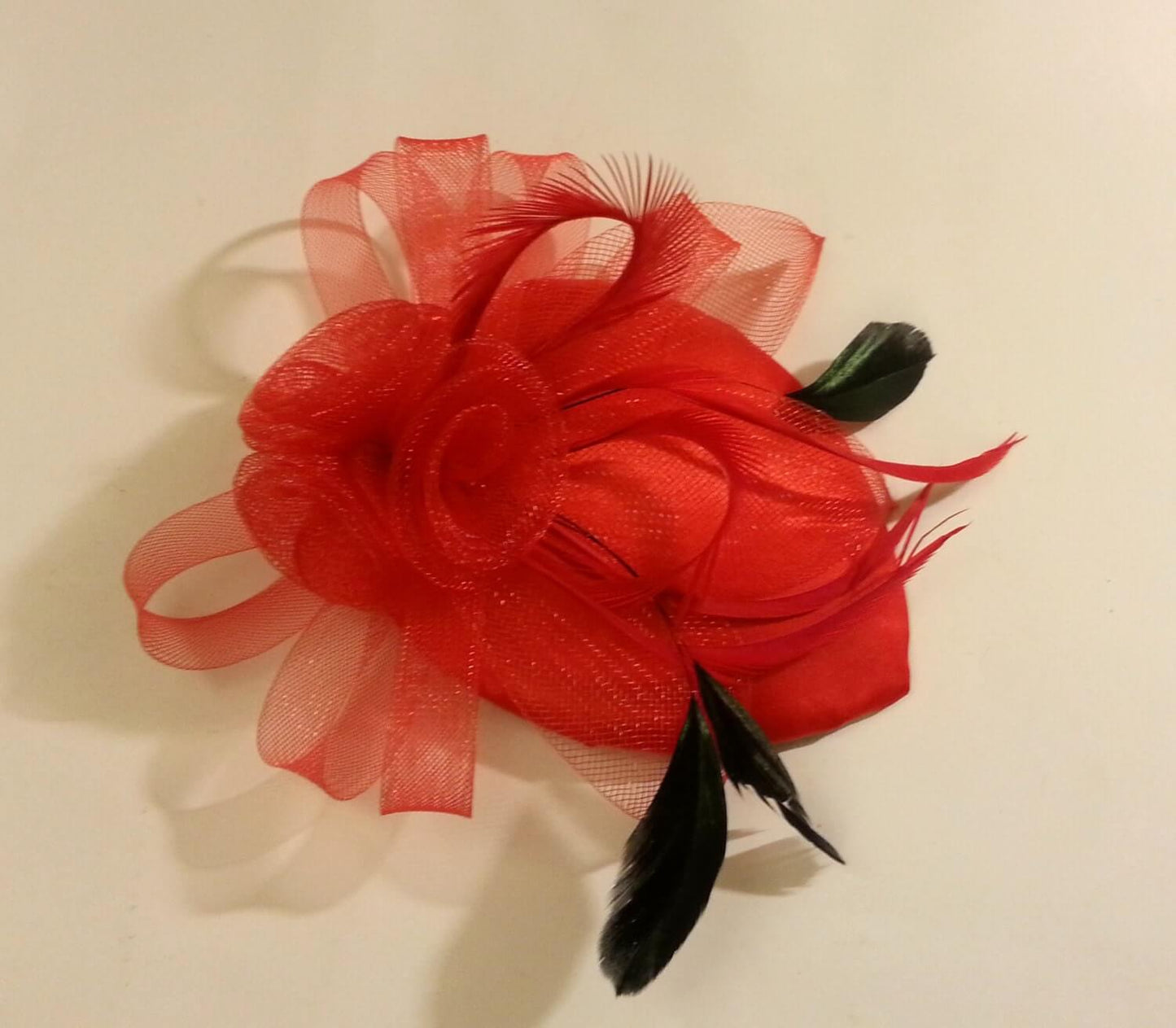 Fascinator hat, 40s 50s #RED Teardrop hat. RED & BLACK feather Fascinator Race, Cocktail party, Prom hat . Wedding feather fascinator