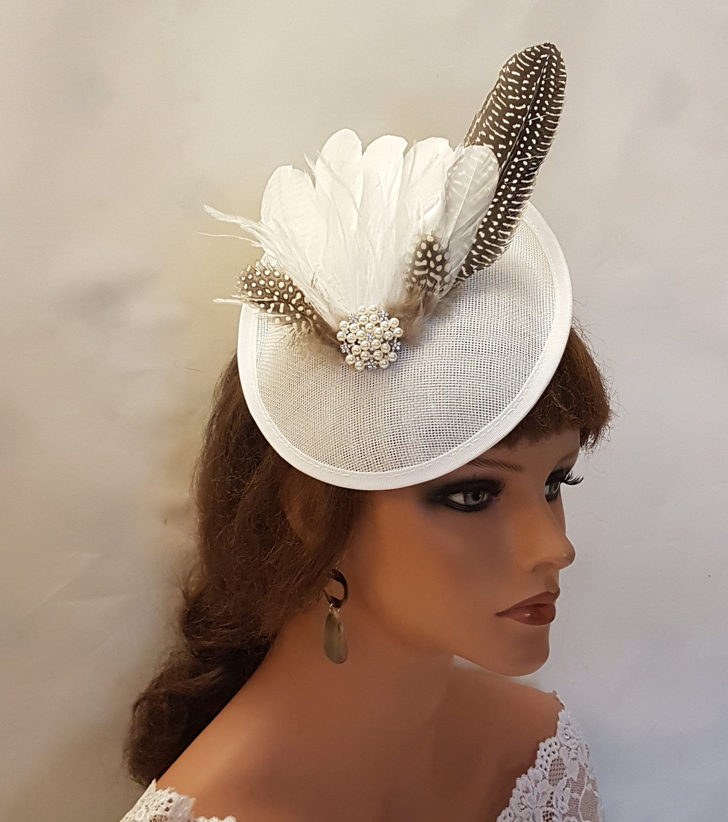 WHITE HAT FASCINATOR Feather Hat Fascinator Race Cocktail hat Ascot party  Wedding Hatinator Bridal headpiece sparkly jewelled hatinator