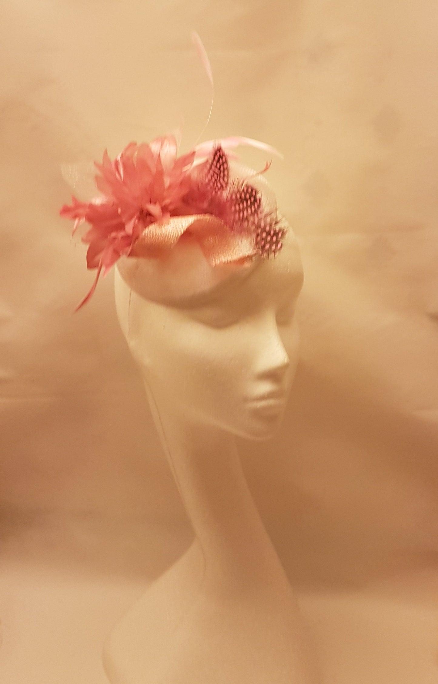 Fascinator hat, 40s 50s Pink Hat fascinator #White and Pink Feather hat fascinator,Race,Cocktail hat,Ladies day,Ascot hat feather flower hat