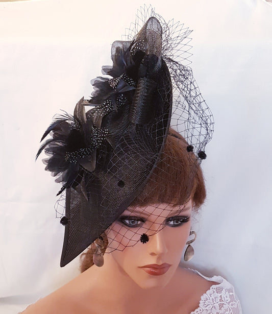 Chapeau noir Fascinator avec fleurs en soie, plumes, chenille, pois, voile en filet français, cérémonie de mariage, chapeau de cocktail, chapeau Ascot, fascinateur