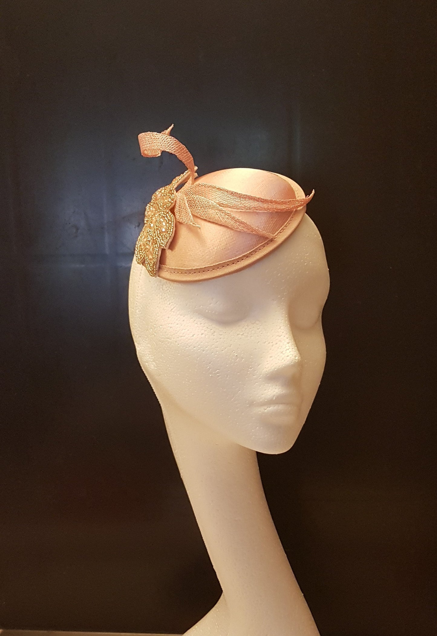 Chapeau bibi rose pastèque avec cristal et perles. Chapeau bibi Ascot pour mariage, course, cocktail, Derby