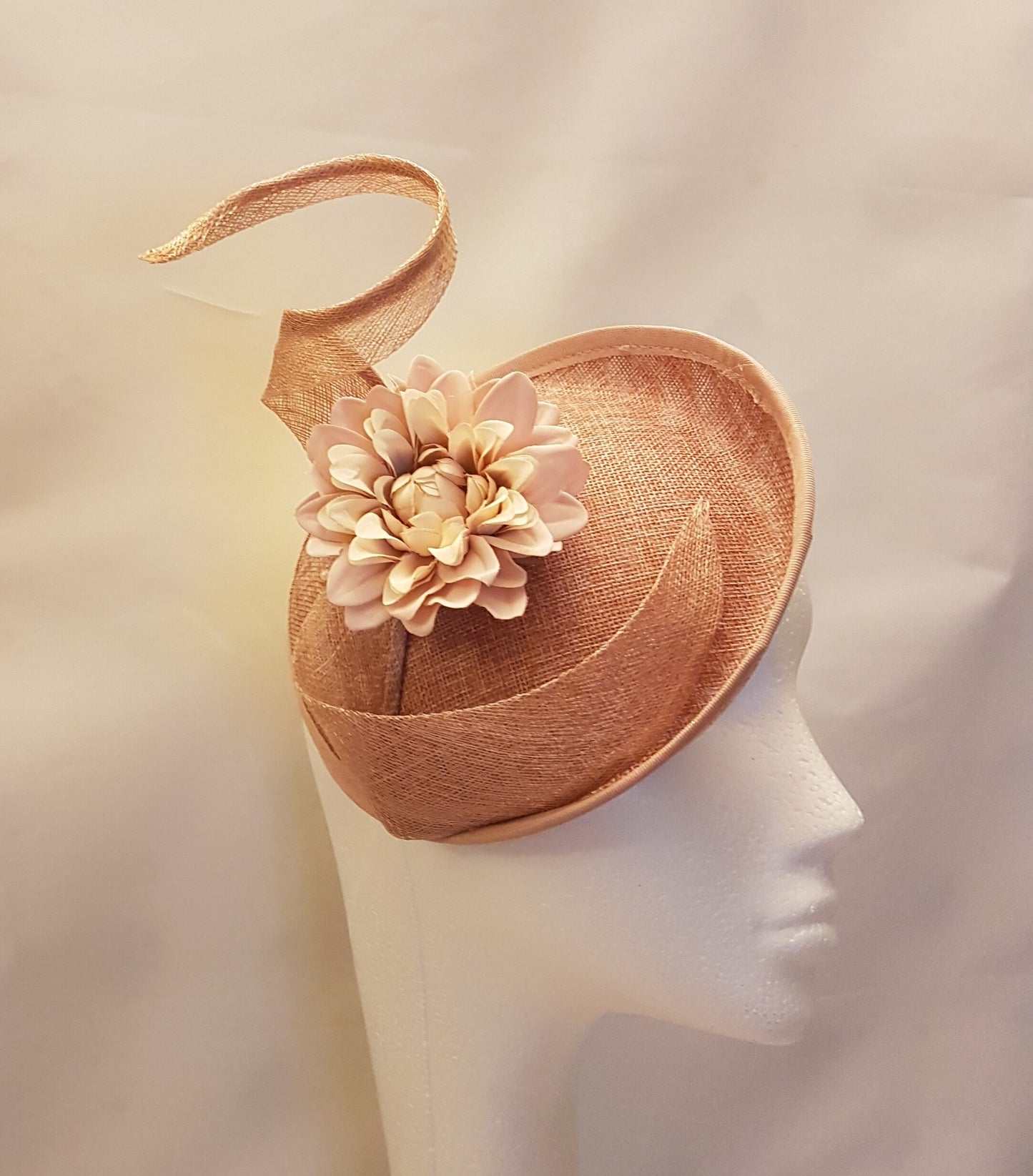 FASCINATOR, Dusty Peachy Pink Hat Fascinator,Wedding, Church hat, Goodwood,Kentucky derby hat, Cocktail Hat, ASCOT HAT ,Prom Hat Fascinator