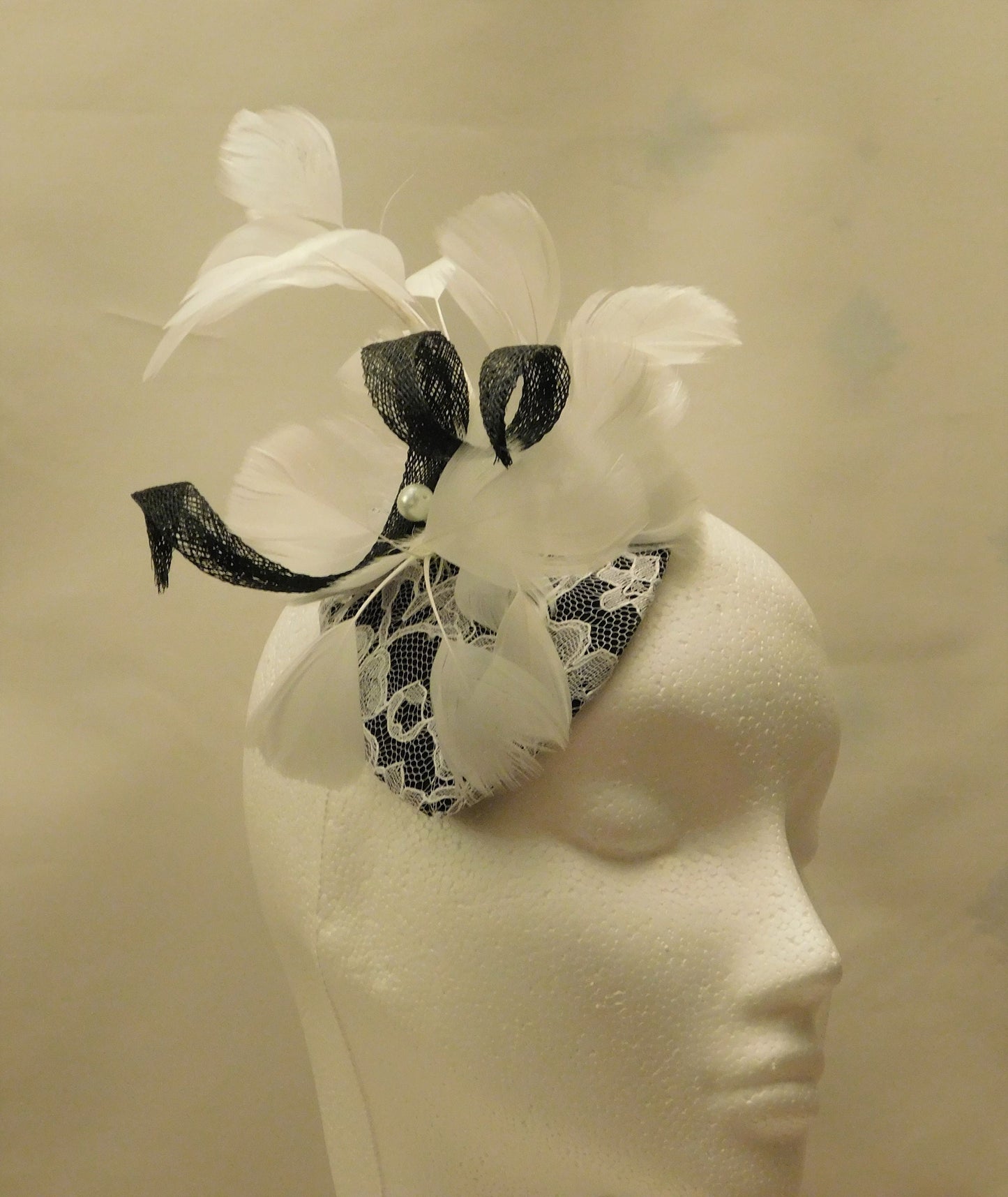 Chapeau Fascinator Chapeau Fascinator NOIR ET BLANC, chapeau pour femme Cocktail, course, mariage, Goodwood Revival, fascinateur de mariage. Chapeau Fascinator en plumes