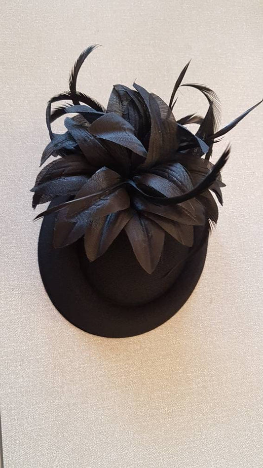 FASCINATEUR NOIR, # Fascinateur de chapeau noir Fascinateur de chapeau de plumes, Course, Cocktail, Journée des dames, Ascot Kentucky Derby chapeau floral en plumes