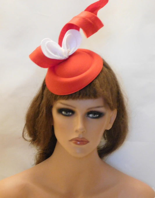 Fascinator Hat Red & White Handcrafted Formal Headwear Sculpted Decoration Perfect for Weddings Races,and Special Occasions Hair accessory