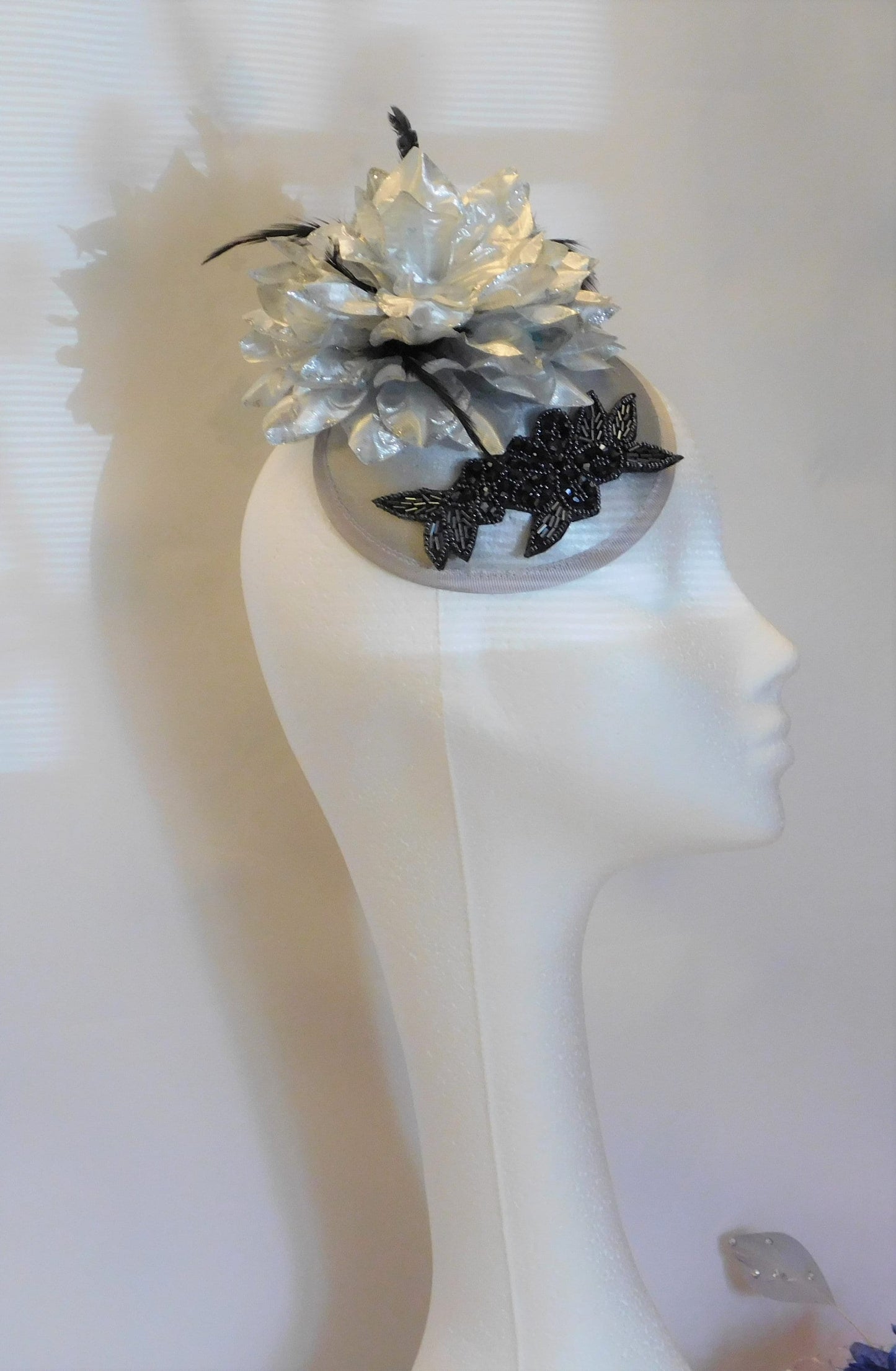 Fascinator hat  40s50s Silver Hat fascinator #Silver hat with Black Crystal Race,Cocktail hat,Ladies day,Ascot hat Silver Feather flower hat