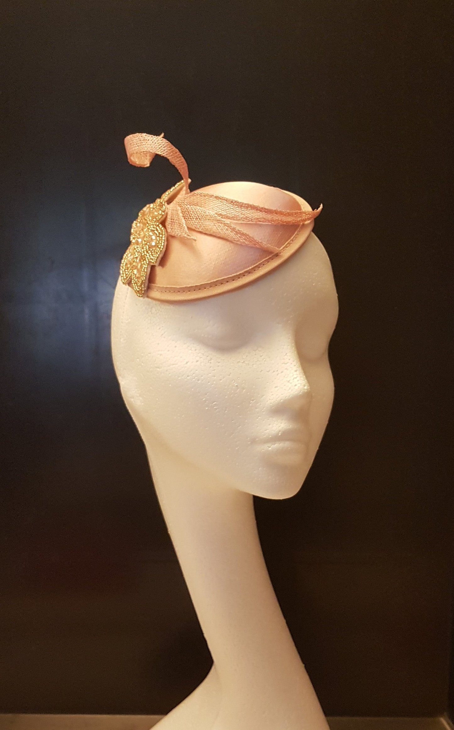 Chapeau bibi rose pastèque avec cristal et perles. Chapeau bibi Ascot pour mariage, course, cocktail, Derby