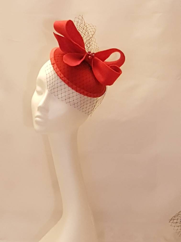 Fascinator Red bow Hat mini Birdcage veil red Felt fascinator Red hat fascinator Royal Ascot Wedding Church Cocktail party hatinator