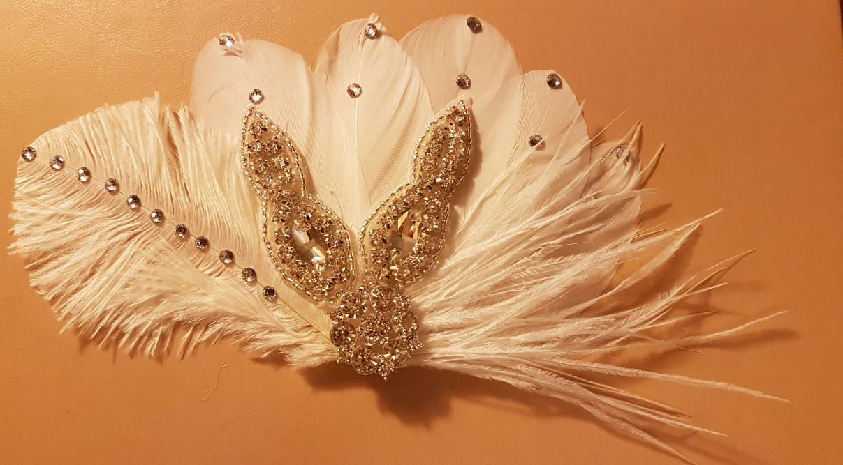 Fascinateur en plumes de mariée. Fascinateur en plumes Gatsby des années 1920, coiffe en plumes, pièce de cheveux en plumes scintillantes, accessoire de cheveux de mariage, fascinateur