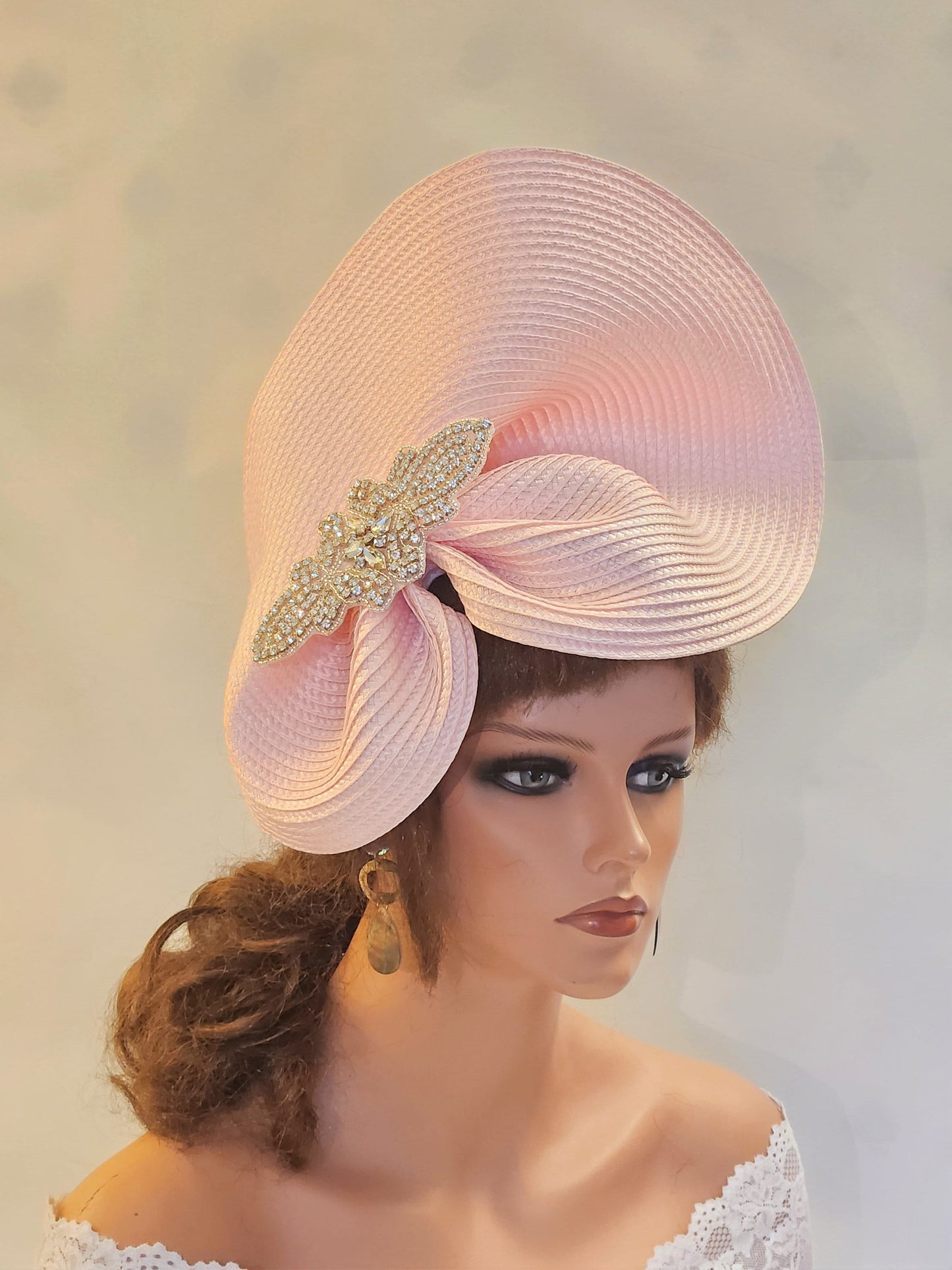 FASCINATEUR ROSE #Chapeau rose avec bijou scintillant. Kentucky derby Ascot chapeau fascinateur mariage, mère de la mariée, cocktail, fête d'église Hatinator