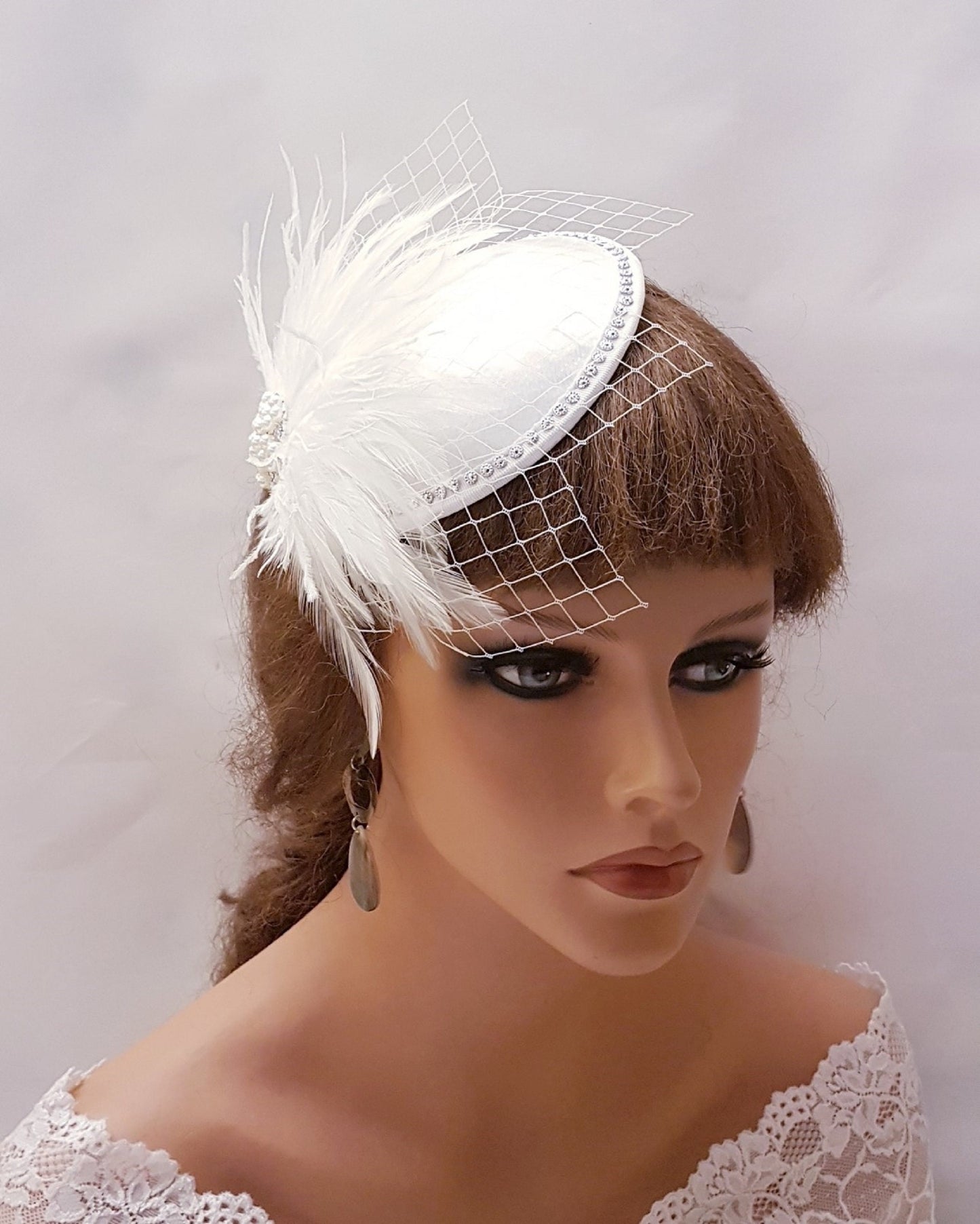 Hat fascinator Bridal fascinator hat #Feather hat fascinator hat White Ivory  French netting Feather fascinator hat Wedding hair accessory