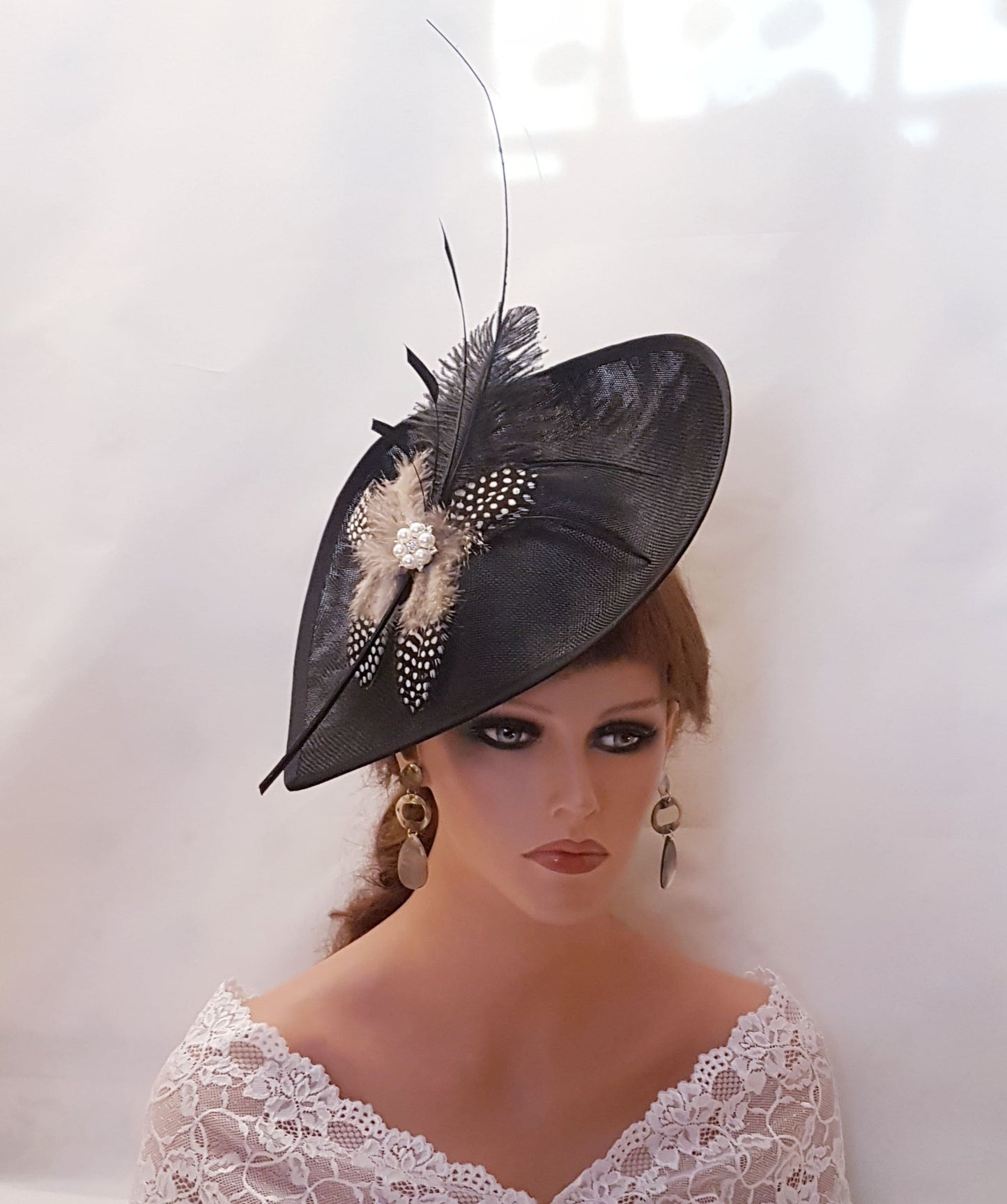 Chapeau noir Fascinator avec longue plume Plume d'autruche Chapeau de cérémonie de mariage pour femme Chapeau de cocktail Ascot Fascinator Kentucky hat