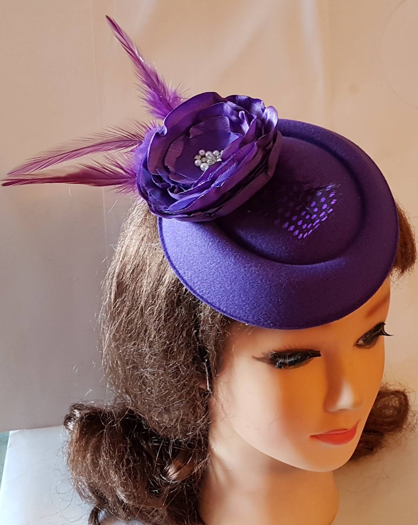 PURPLE HAT FASCINATOR. Purple pillbox hat Wedding,Ladies day,Royal Ascot hatinator, Ladies cocktail party hat,Women hat fascinator headpiece