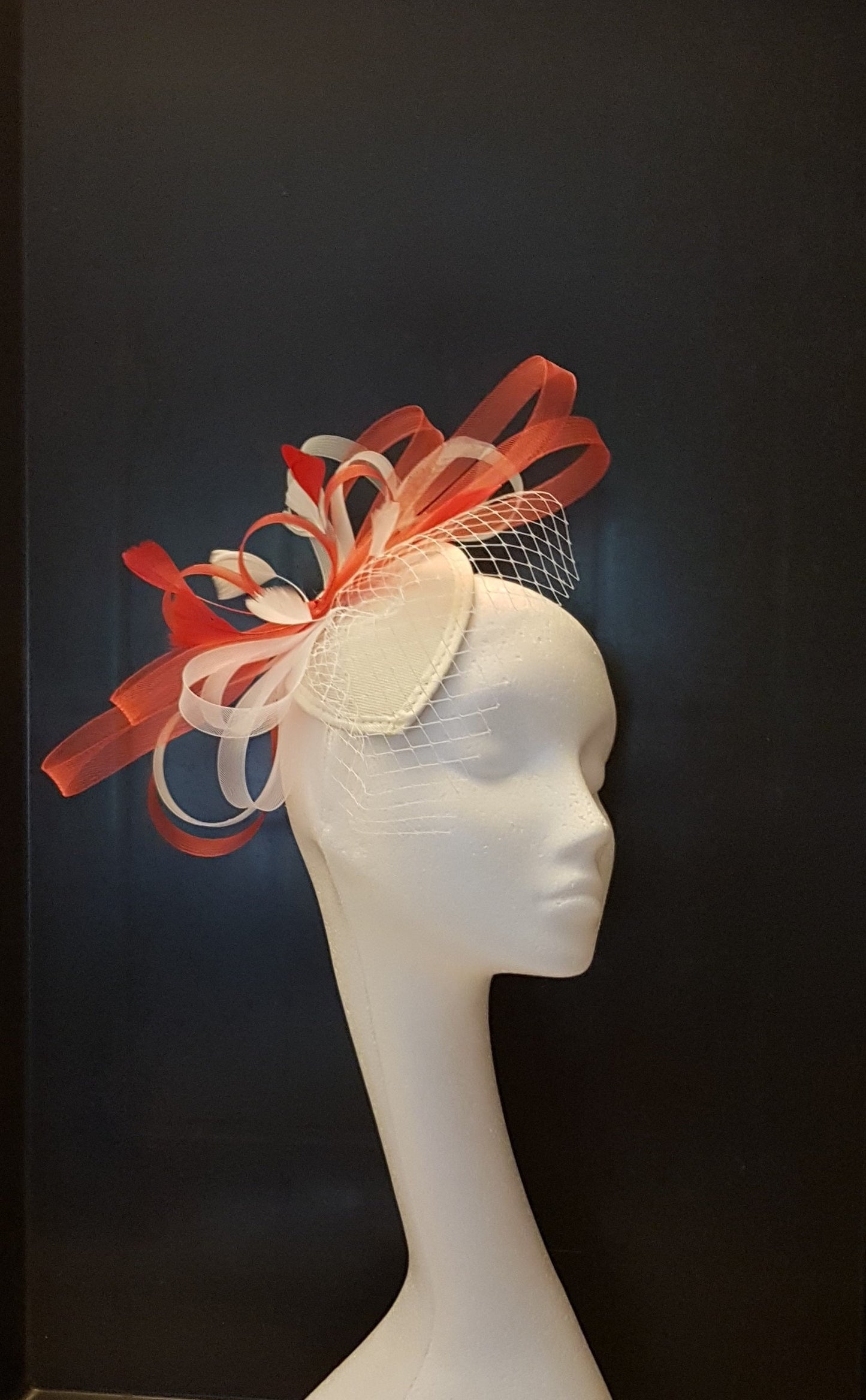 Fascinateur, chapeau fascinateur en forme de larme ROUGE ET BLANC Mini VOILE # Chapeau fascinateur Ascot rouge et blanc, mariage, course, cocktail, chapeau fascinateur d'église