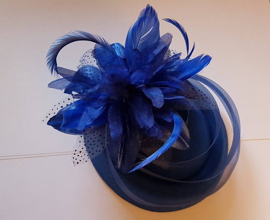 Chapeau Fascinator, bandeau bleu royal chapeau à plumes Fascinator dames Cocktail TeaParty Royal Ascot mariage course femmes chapeau bleu pilulier Hatinator