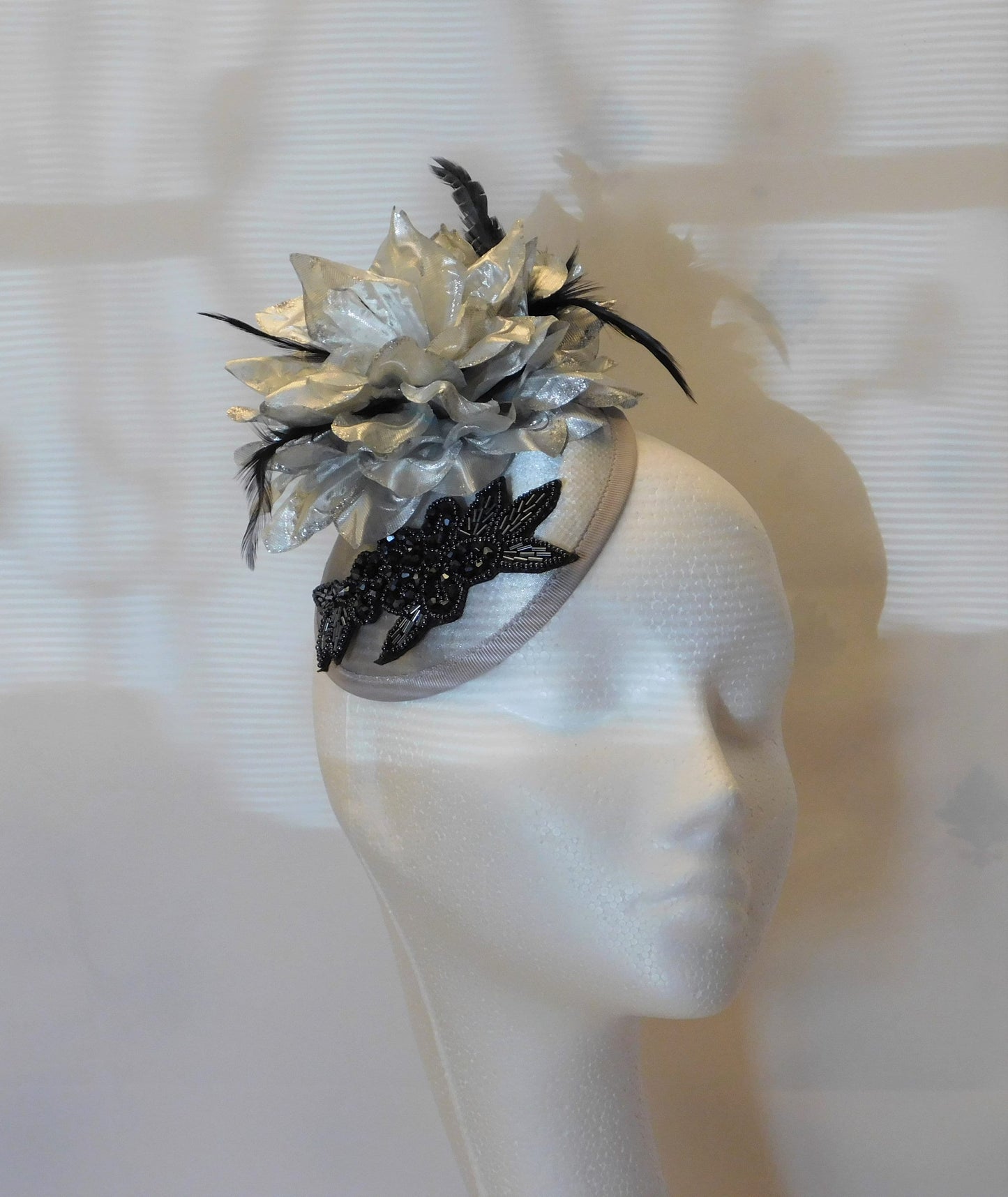 Fascinator hat  40s50s Silver Hat fascinator #Silver hat with Black Crystal Race,Cocktail hat,Ladies day,Ascot hat Silver Feather flower hat