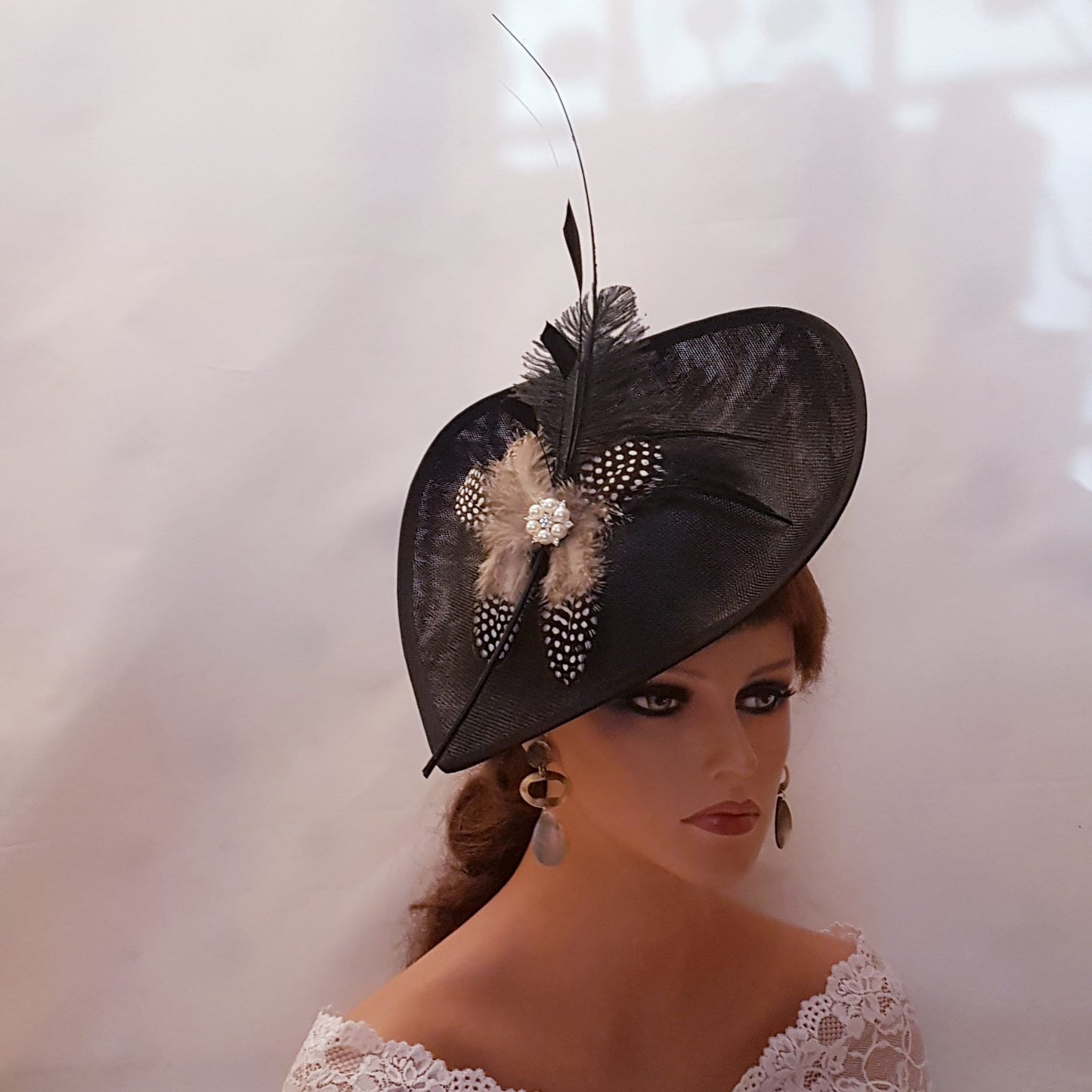 Chapeau noir Fascinator avec longue plume Plume d'autruche Chapeau de cérémonie de mariage pour femme Chapeau de cocktail Ascot Fascinator Kentucky hat