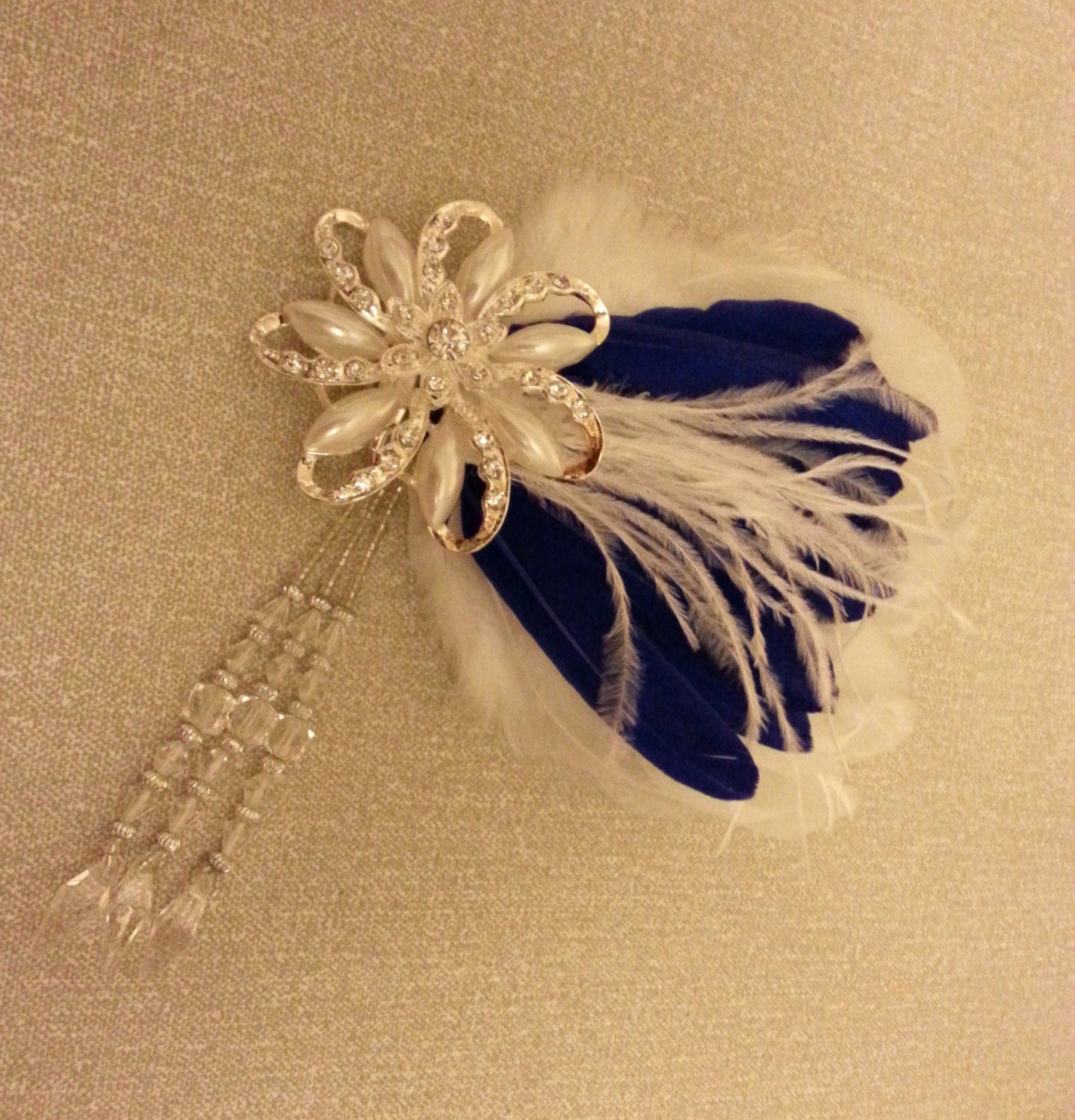 Bandeau de robe Great Gatsby, bandeau de robe à clapet, fascinateur, bandeau des années 1920, fascinateur en plumes blanches et bleues avec ornements scintillants