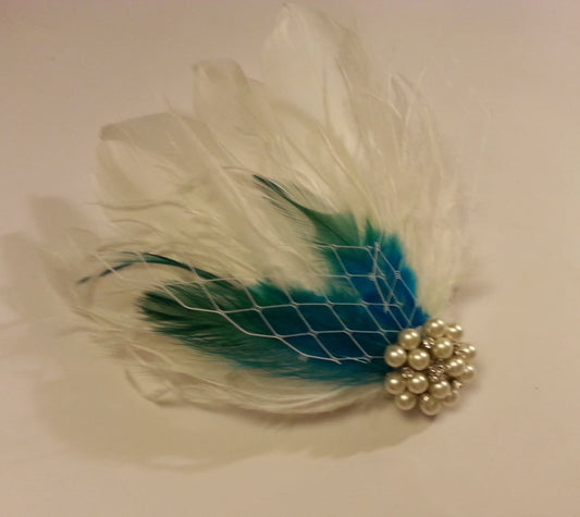 Pince à cheveux de mariée, pince à plumes bleu paon et blanc, accessoire de coiffure de mariée, fascinateur en plumes de mariée, accessoire de coiffure en plumes, accessoires de coiffure de mariage