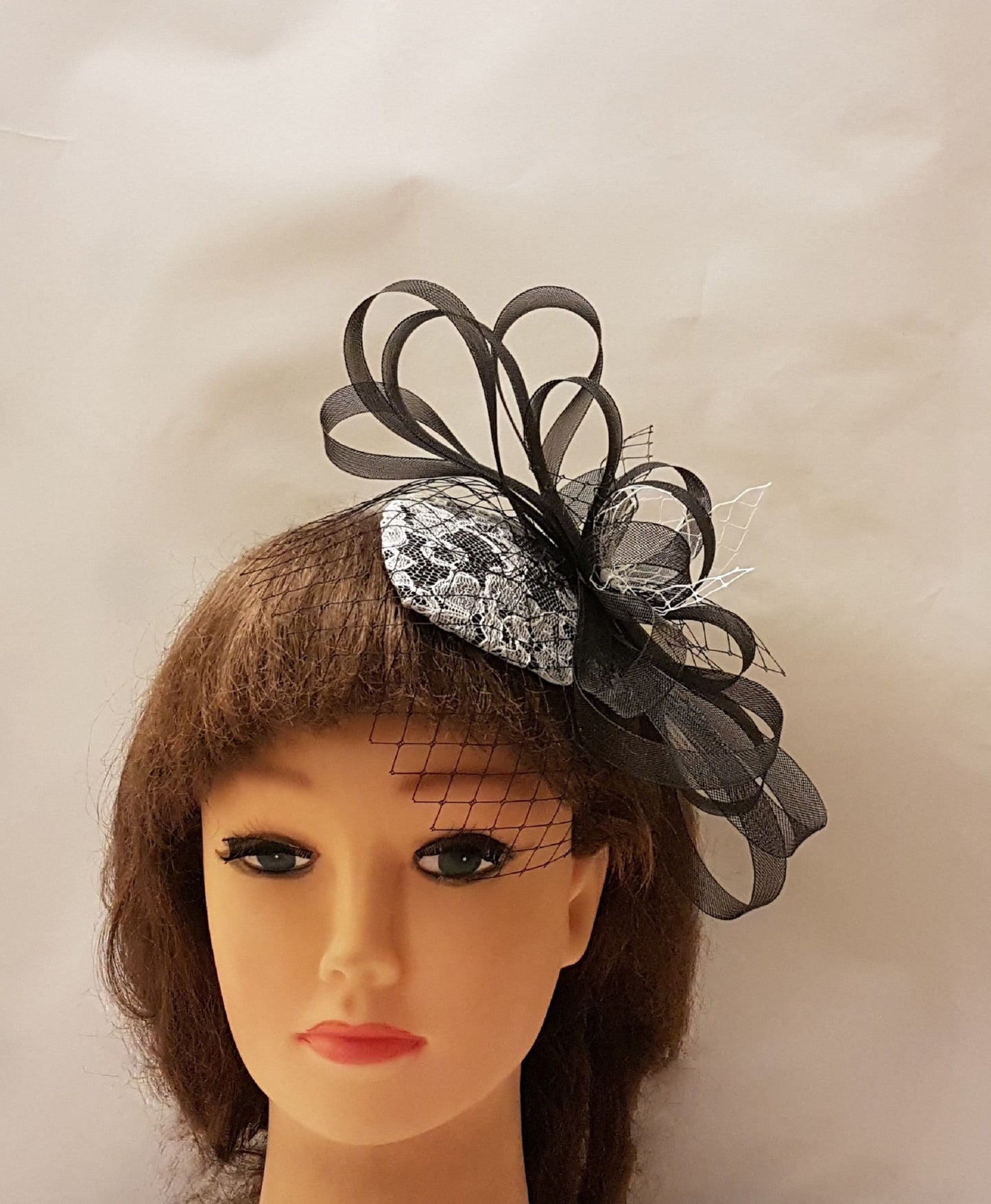 FASCINATOR  Black & White  mini birdcage veil Hat fascinator # fascinator Black , Fench net and Crin loops Hat fascinator, Hair accessory