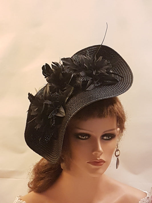 Chapeau noir Fascinator Grand chapeau soucoupe Chapeau de cérémonie de mariage en plumes de fleur Chapeau Ascot Fascinator avec longue tige en plumes de quil.