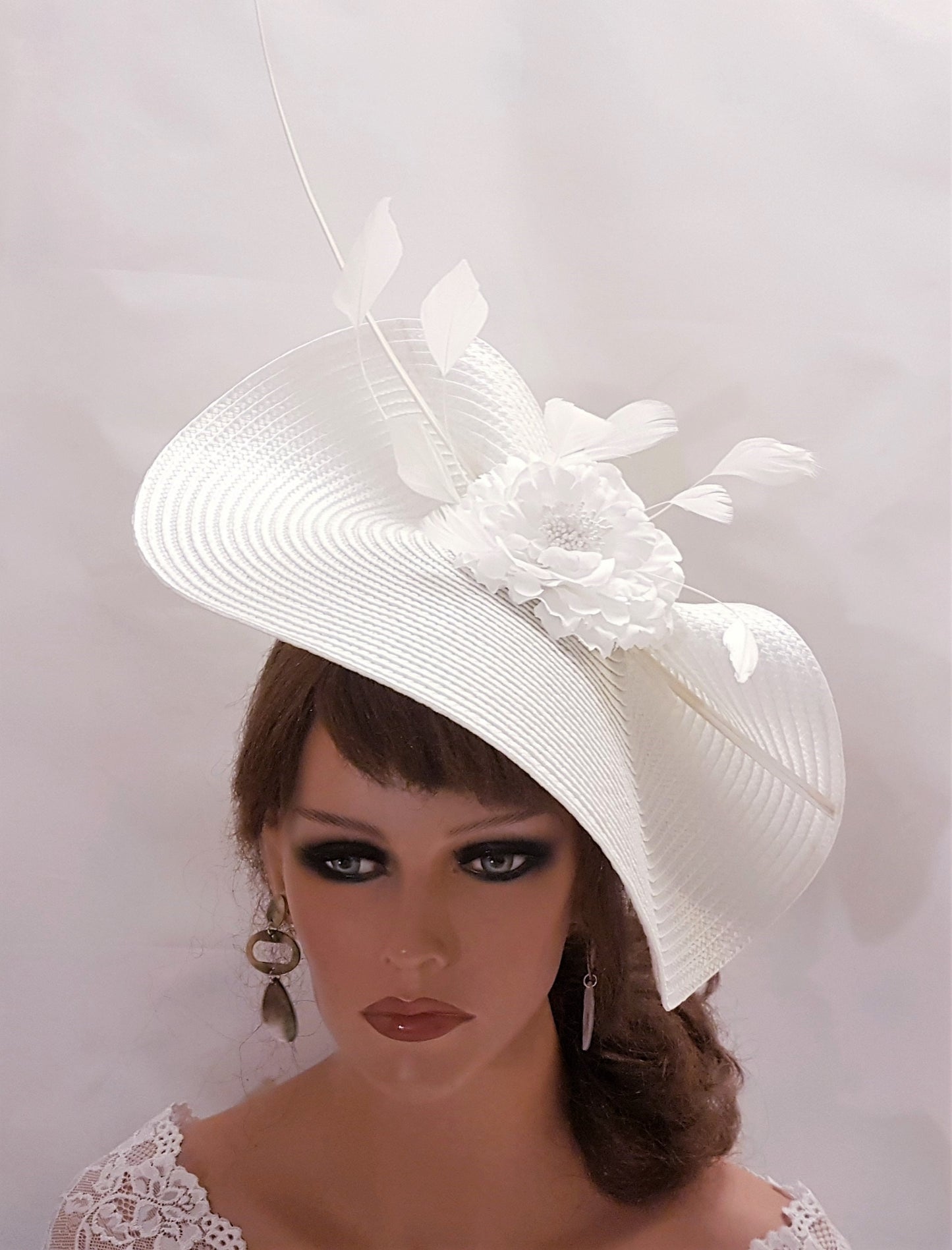 Chapeau fascinateur blanc grande soucoupe chapeau Quil Floral Church Derby Ascot Race Wedding TeaParty Hatinator mère de la mariée/du marié