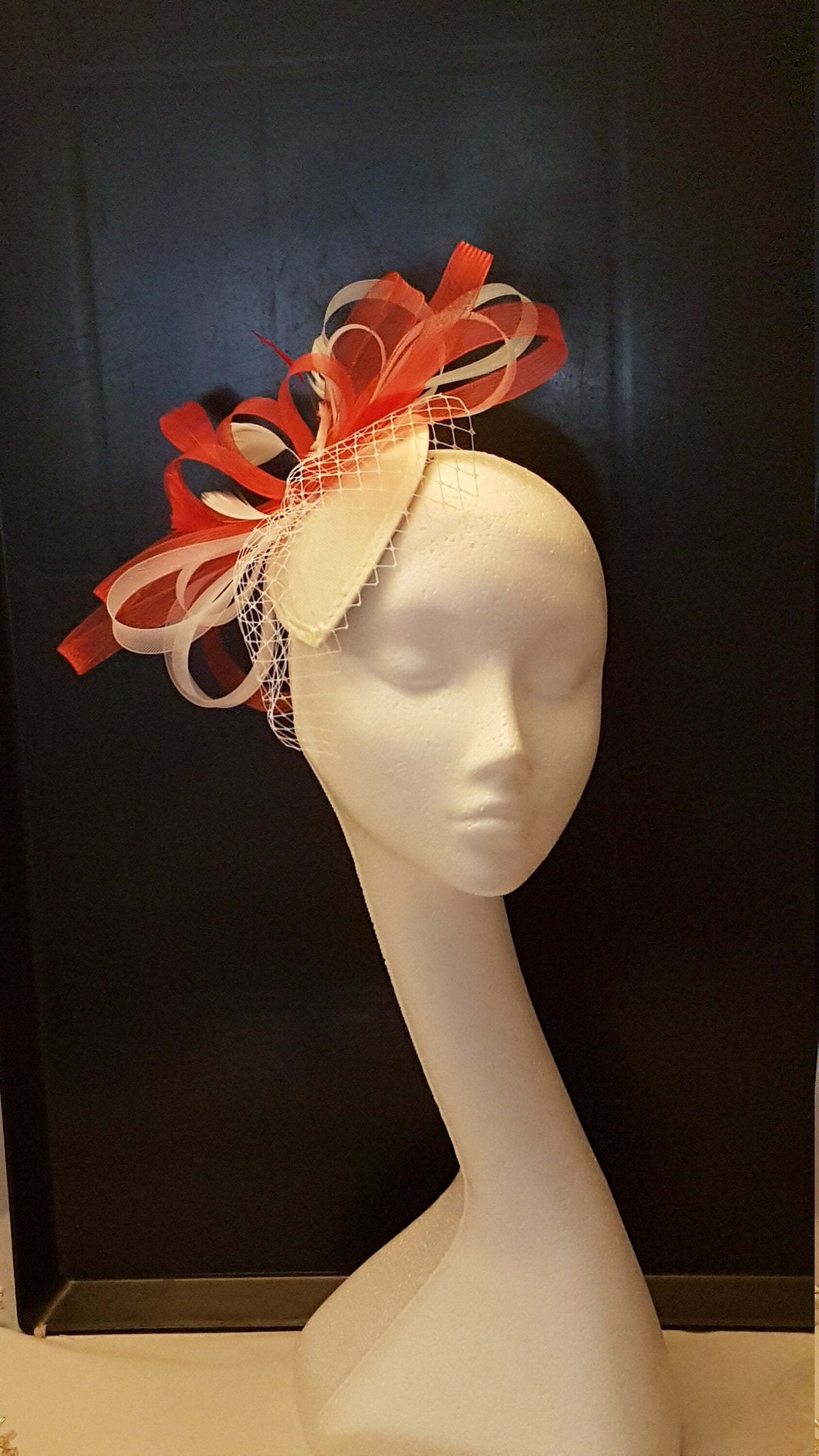 Fascinateur, chapeau fascinateur en forme de larme ROUGE ET BLANC Mini VOILE # Chapeau fascinateur Ascot rouge et blanc, mariage, course, cocktail, chapeau fascinateur d'église